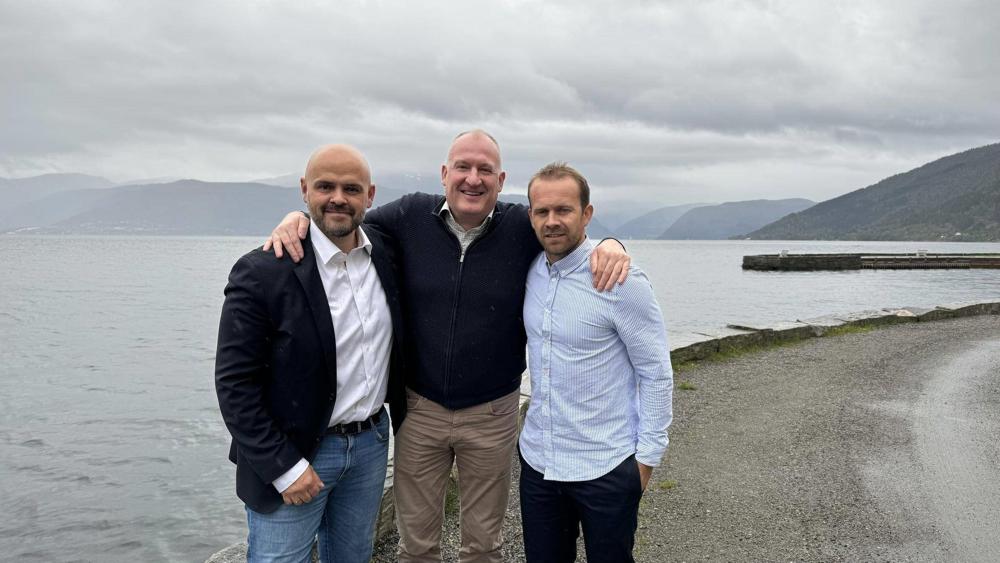 Mounir El'Mourabit fra EPS-foreningen (f.v.), Dag Sørli fra Norges sjømatråd og Henrik Wiedswang Horjen fra Sjømat Norge presenterte prosjektet på Framtidshavets Rein Sognefjord-arrangement i Balestrand. Mounir El'Mourabit fra EPS-foreningen (f.v.), Dag Sørli fra Norges sjømatråd og Henrik Wiedswang Horjen fra Sjømat Norge presenterte prosjektet på Framtidshavets Rein Sognefjord-arrangement i Balestrand.