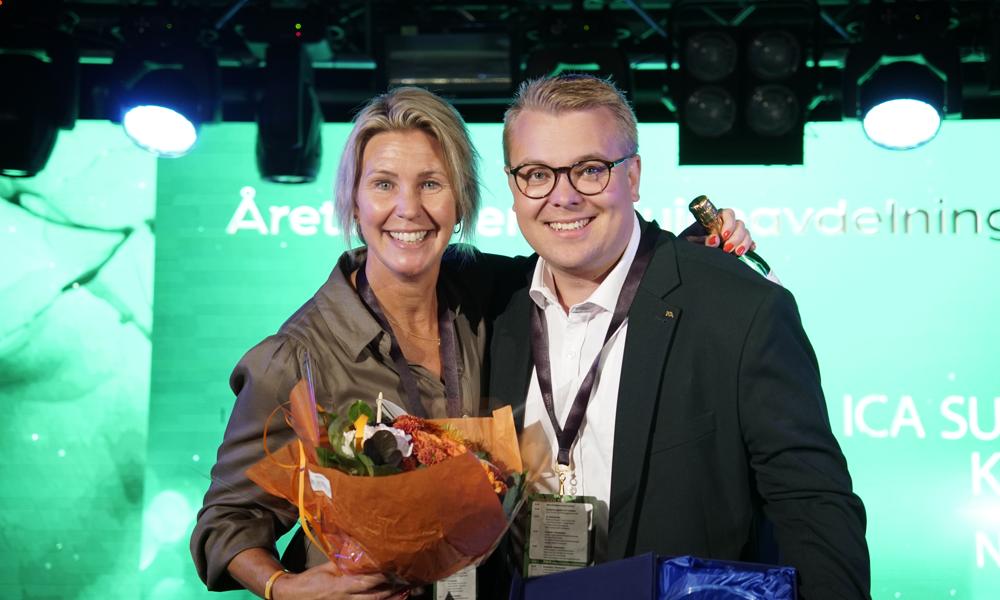 Ica Supermarket Knuten i Nyköping blev regionvinnare i kategorin Årets mejeri- och juiceavdelning på Dagligvarudagen Svealand i Örebro. Ica Supermarket Knuten i Nyköping blev regionvinnare i kategorin Årets mejeri- och juiceavdelning på Dagligvarudagen Svealand i Örebro.