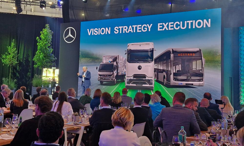 Martin Daum, CEO for Daimler Truck, på scenen ved Daimler Media Night op til IAA Transportation 2024 i Hannover. Martin Daum, CEO for Daimler Truck, på scenen ved Daimler Media Night op til IAA Transportation 2024 i Hannover.