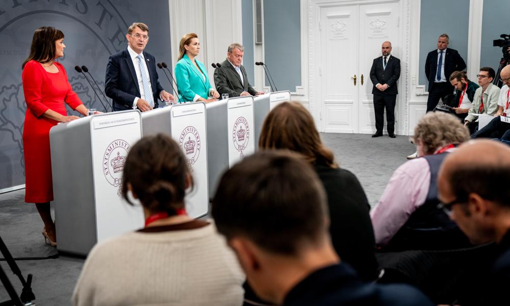 Statsminister Mette Frederiksen, vicestatsminister og forsvarsminister Troels Lund Poulsen, udenrigsminister Lars Løkke Rasmussen og indenrigs- og sundhedsminister Sophie Løhde holder pressemøde om et mere nært sundhedsvæsen, i Spejlsalen i Statsministeriet, København, onsdag den 18. september 2024. Statsminister Mette Frederiksen, vicestatsminister og forsvarsminister Troels Lund Poulsen, udenrigsminister Lars Løkke Rasmussen og indenrigs- og sundhedsminister Sophie Løhde holder pressemøde om et mere nært sundhedsvæsen, i Spejlsalen i Statsministeriet, København, onsdag den 18. september 2024.
