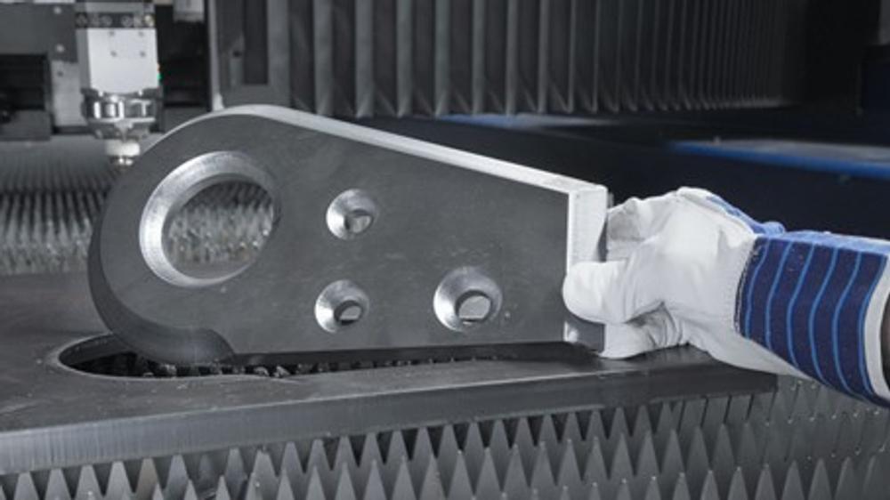 TruLaser Serie 3000 Bevel Cut Edition produserer også komplekse skrågeometrier og forsenkninger uten problemer. TruLaser Serie 3000 Bevel Cut Edition produserer også komplekse skrågeometrier og forsenkninger uten problemer.