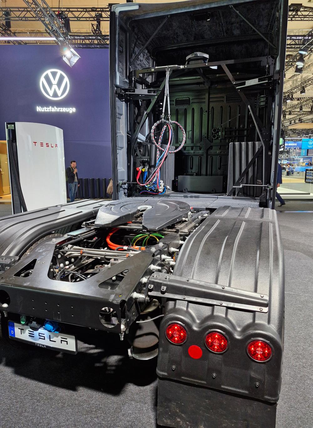 Tesla Semi udstillet på IAA Transportation 2024. Tesla Semi udstillet på IAA Transportation 2024.
