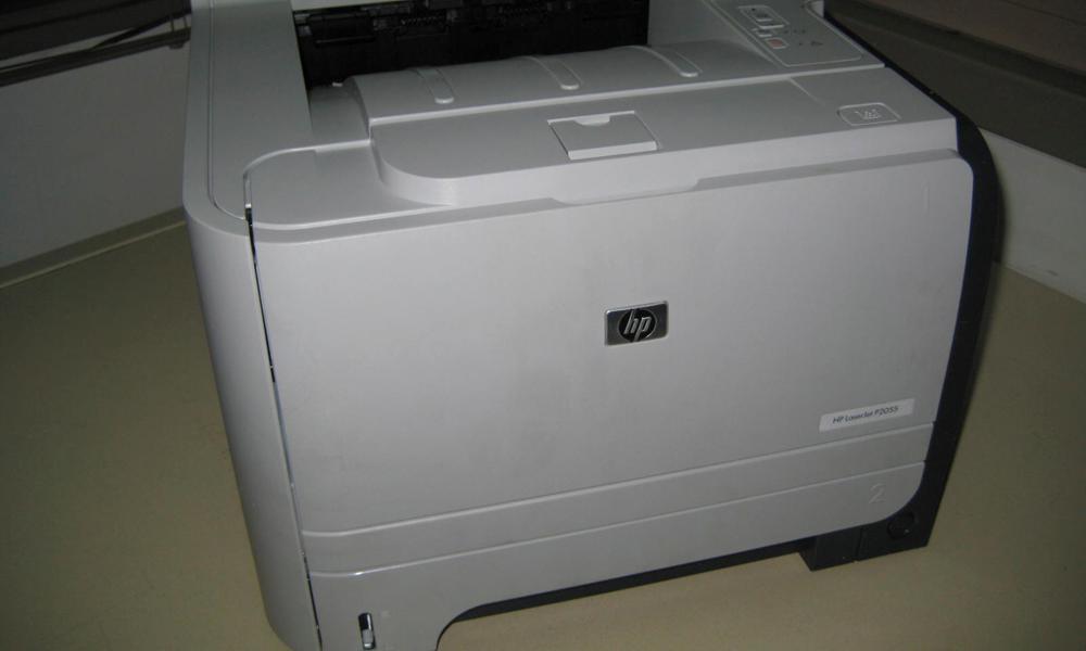 Den ser uskyldig ud, men i denne printer have al-Qaeda i 2010 skjult en bombe, som først blev opdaget i lufthavnskontrollen i Dubai, da den var på vej til USA. Selvom pakken var blevet scannet, kunne man ikke se bomben med den daværende teknologi. Den ser uskyldig ud, men i denne printer have al-Qaeda i 2010 skjult en bombe, som først blev opdaget i lufthavnskontrollen i Dubai, da den var på vej til USA. Selvom pakken var blevet scannet, kunne man ikke se bomben med den daværende teknologi.