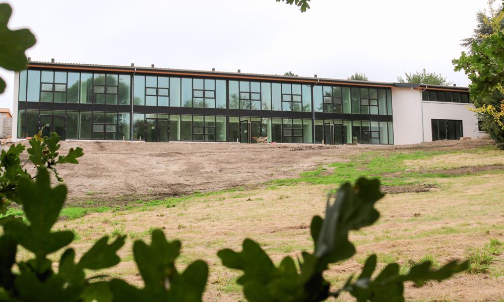 På det tidligere Vilvorde kursuscenter bygges lige nu 31 ejerboliger og 18 almene boliger. Boligerne er tegnet af Arkitema, der har stået for skitseprojektet samt tegnestuen hos Svend Poulsen A/S. På det tidligere Vilvorde kursuscenter bygges lige nu 31 ejerboliger og 18 almene boliger. Boligerne er tegnet af Arkitema, der har stået for skitseprojektet samt tegnestuen hos Svend Poulsen A/S.