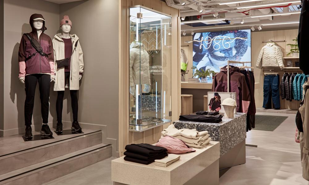 Insidan på den brittiska Peak Performance-butiken. Insidan på den brittiska Peak Performance-butiken.