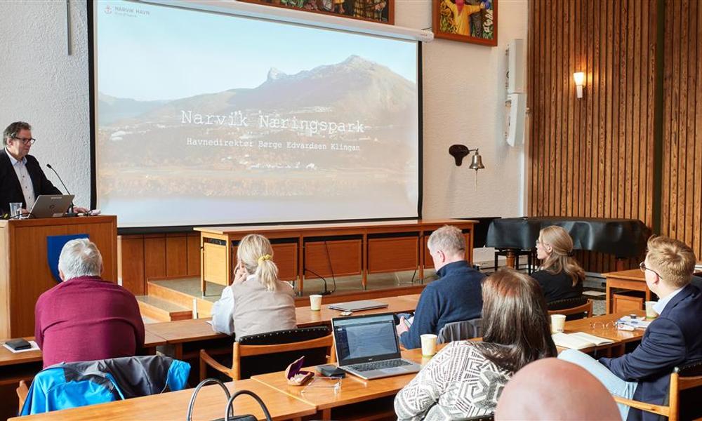 Ny næringspark: Havnedirektør Børge Edvardsen Klingan i Narvik presenterer planene for Narvik Næringspark. Ny næringspark: Havnedirektør Børge Edvardsen Klingan i Narvik presenterer planene for Narvik Næringspark.