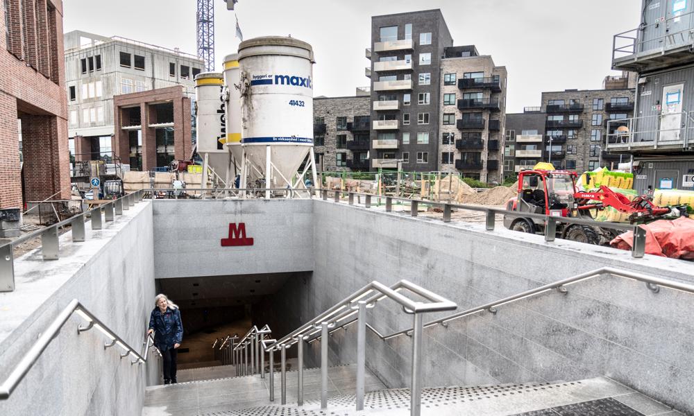 Inden det mulige arbejde med metrolinjen M5 gennemføres en række geotekniske forundersøgelser. Inden det mulige arbejde med metrolinjen M5 gennemføres en række geotekniske forundersøgelser.