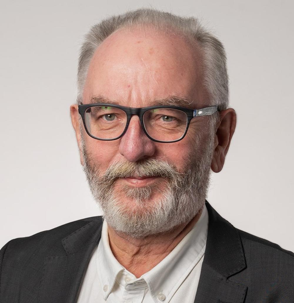 Johs. Poulsen (RV) var godt klar over, at der er problemer med taget, men en renovering til den del af bygningen var ikke i budgettet. Johs. Poulsen (RV) var godt klar over, at der er problemer med taget, men en renovering til den del af bygningen var ikke i budgettet.