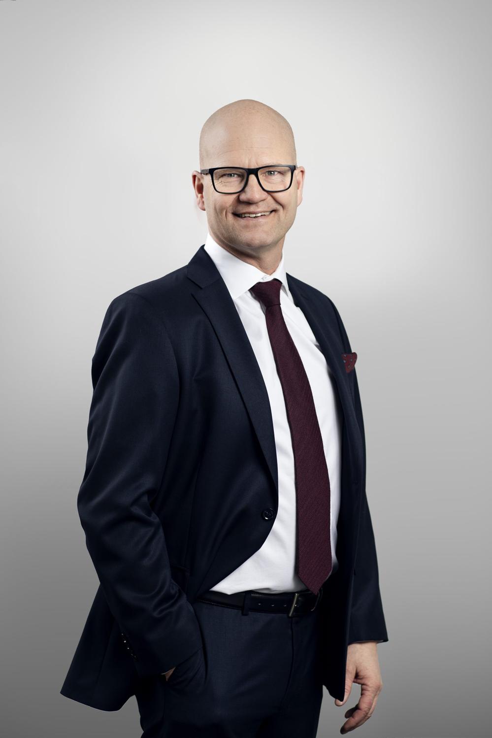 Magnus Persson konstaterar att koncernens omsättning minskade under kvartalet, men att både omsättning och resultat ökade för helåret. Magnus Persson konstaterar att koncernens omsättning minskade under kvartalet, men att både omsättning och resultat ökade för helåret.