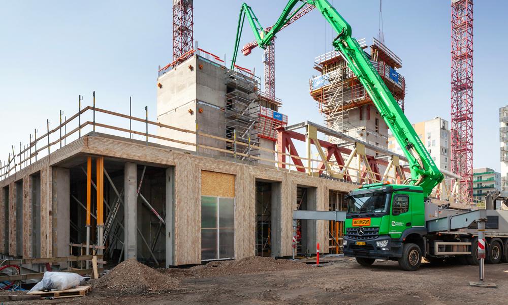 Der arbejdes nu på stueetage og første sal. Der arbejdes nu på stueetage og første sal.