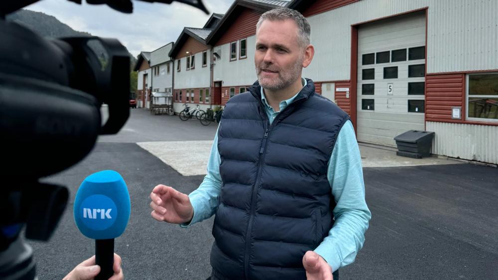 Daglig leder i Kompetansesentret for Robotteknologi, Vidar Tufteland, ble intervjuet av NRK da det ble offentliggjort at Osterøy blir en nasjonal testarena for bruk av robotteknologi. Daglig leder i Kompetansesentret for Robotteknologi, Vidar Tufteland, ble intervjuet av NRK da det ble offentliggjort at Osterøy blir en nasjonal testarena for bruk av robotteknologi.