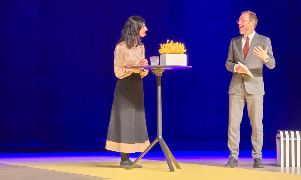 Konferensen modererades av Nina Rawal, partner Trill Impact Ventures, som här samtalar med socialminister Jakob Forssmed (KD). Konferensen modererades av Nina Rawal, partner Trill Impact Ventures, som här samtalar med socialminister Jakob Forssmed (KD).