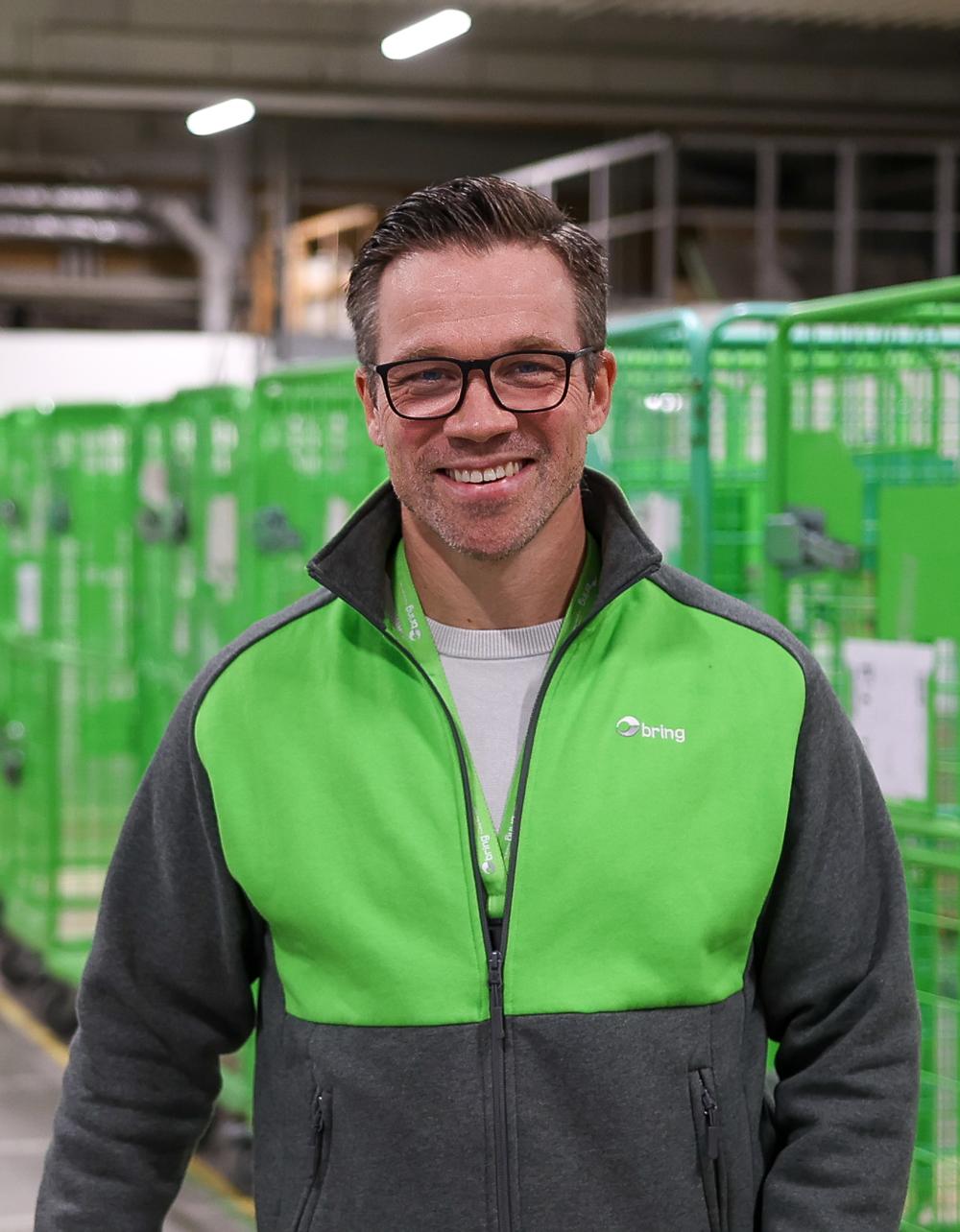 – Att minska utsläppen är en av våra högsta prioriteringar, och det här testet ger oss en chans att testa en ny typ av lastbil och utvärdera hur Volta Zero presterar i vår dagliga verksamhet, säger Lars Furunäs, regionchef på Bring. – Att minska utsläppen är en av våra högsta prioriteringar, och det här testet ger oss en chans att testa en ny typ av lastbil och utvärdera hur Volta Zero presterar i vår dagliga verksamhet, säger Lars Furunäs, regionchef på Bring.