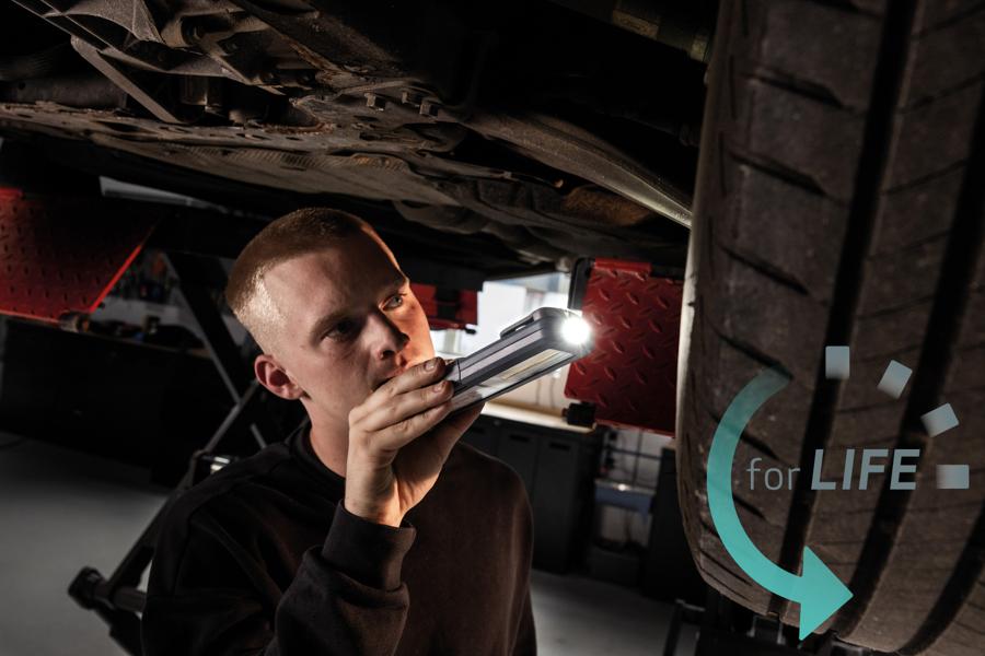 FOR LIFE-konceptet repræsenterer en ny og banebrydende tankegang, der fokuserer på at genopfinde LED-arbejdslampernes design og funktionalitet og samtidig optimere energieffektiviteten til det yderste. FOR LIFE-konceptet repræsenterer en ny og banebrydende tankegang, der fokuserer på at genopfinde LED-arbejdslampernes design og funktionalitet og samtidig optimere energieffektiviteten til det yderste.