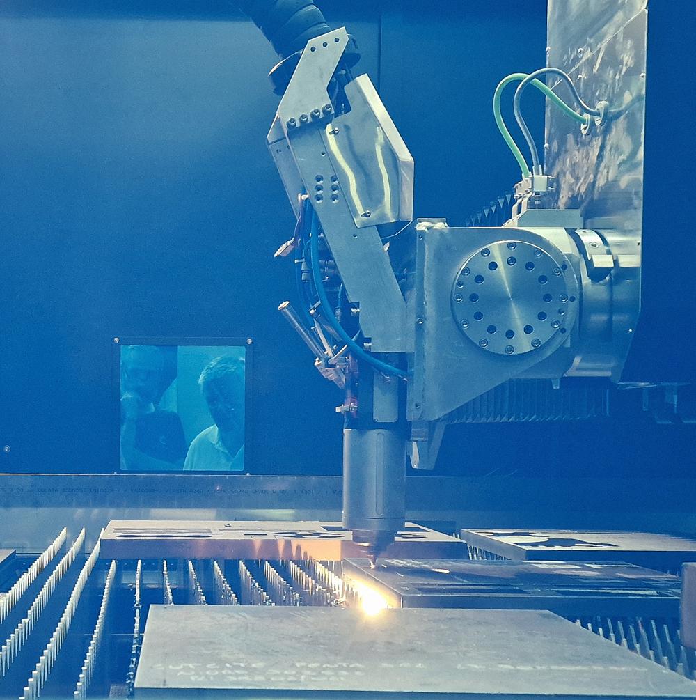 Inni 30kW maskin under testing. Inni 30kW maskin under testing.