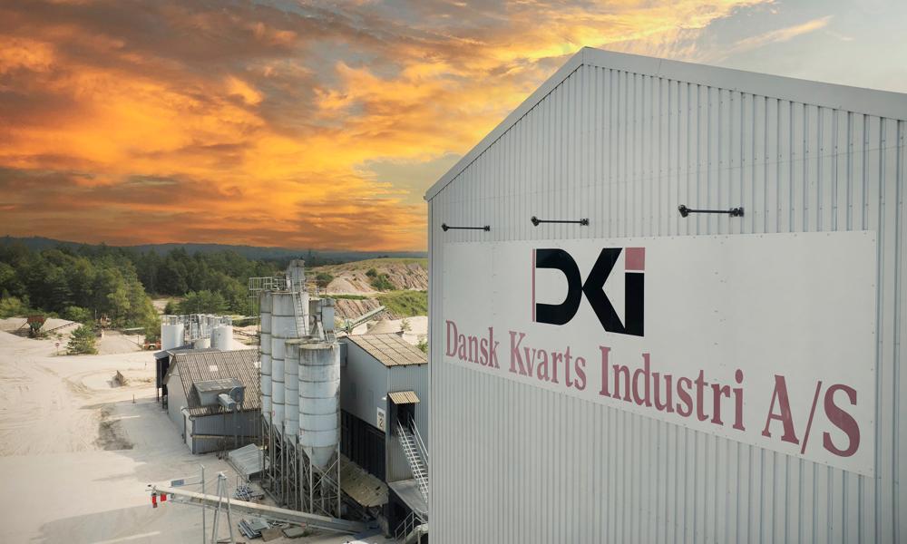 Der indgår tre virksomheder i Dansk Kvarts Industri koncernen: Dansk Kvarts Industri og Lithomex har produktion i Addit ved Brædstrup. Stonewalk har produktion i Ormslev ved Viby. Der indgår tre virksomheder i Dansk Kvarts Industri koncernen: Dansk Kvarts Industri og Lithomex har produktion i Addit ved Brædstrup. Stonewalk har produktion i Ormslev ved Viby.