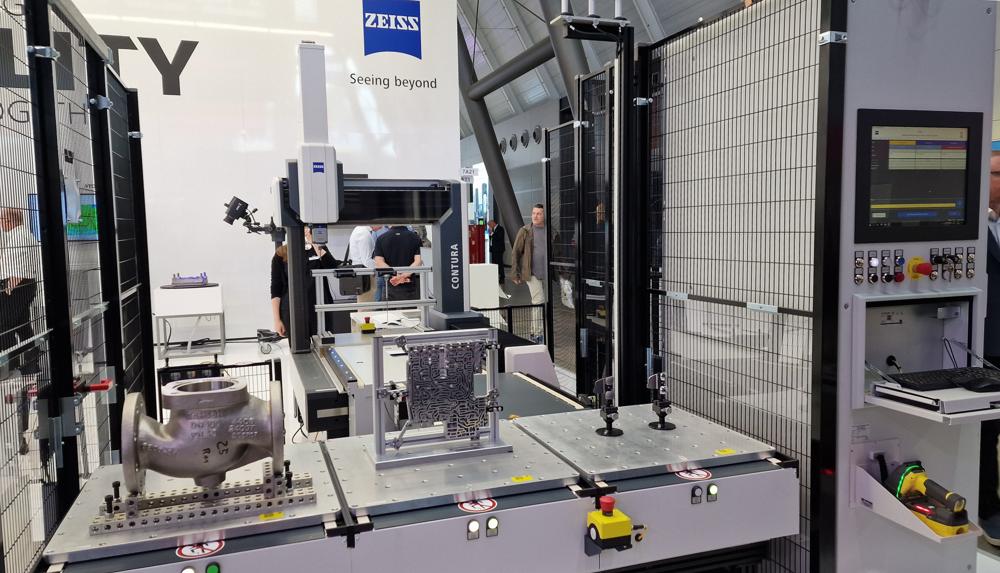 Zeiss viste frem hvor effektiv og fleksibel kvalitetskontroll man kan oppnå med bruk av den avanserte koordinatmålemaskinen Contura. Zeiss viste frem hvor effektiv og fleksibel kvalitetskontroll man kan oppnå med bruk av den avanserte koordinatmålemaskinen Contura.