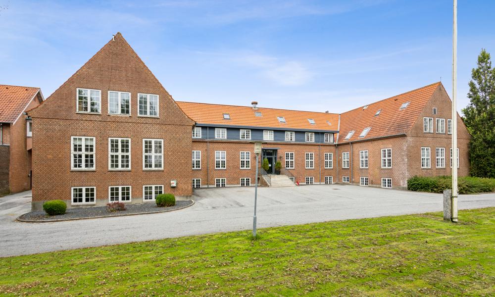 Agroskolen i Hammerum mellem Ikast og Herning sættes til salg. Agroskolen i Hammerum mellem Ikast og Herning sættes til salg.