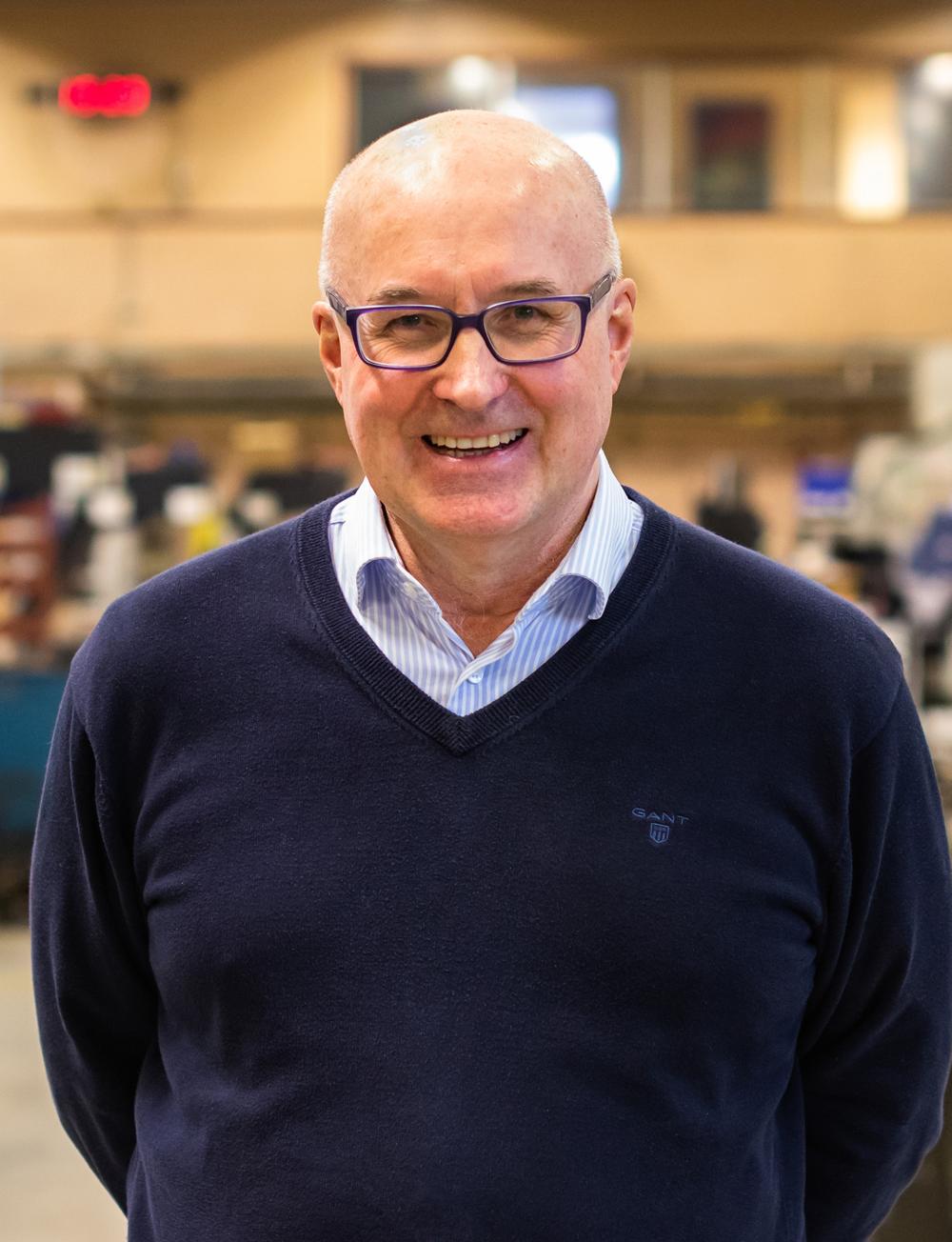 Fornøyd: Daglig leder Bjørn Sem Flaatten kan smile etter at den videregående skolen i bygda er reddet. Til uka skal han holde appell for skolens videre eksistens. Fornøyd: Daglig leder Bjørn Sem Flaatten kan smile etter at den videregående skolen i bygda er reddet. Til uka skal han holde appell for skolens videre eksistens.