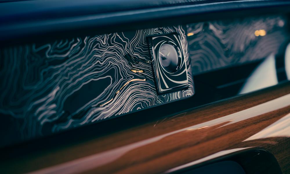 Rolls-Royce tillverkade en tredimensionell karta i stål och guld av Furka-passet. Rolls-Royce tillverkade en tredimensionell karta i stål och guld av Furka-passet.