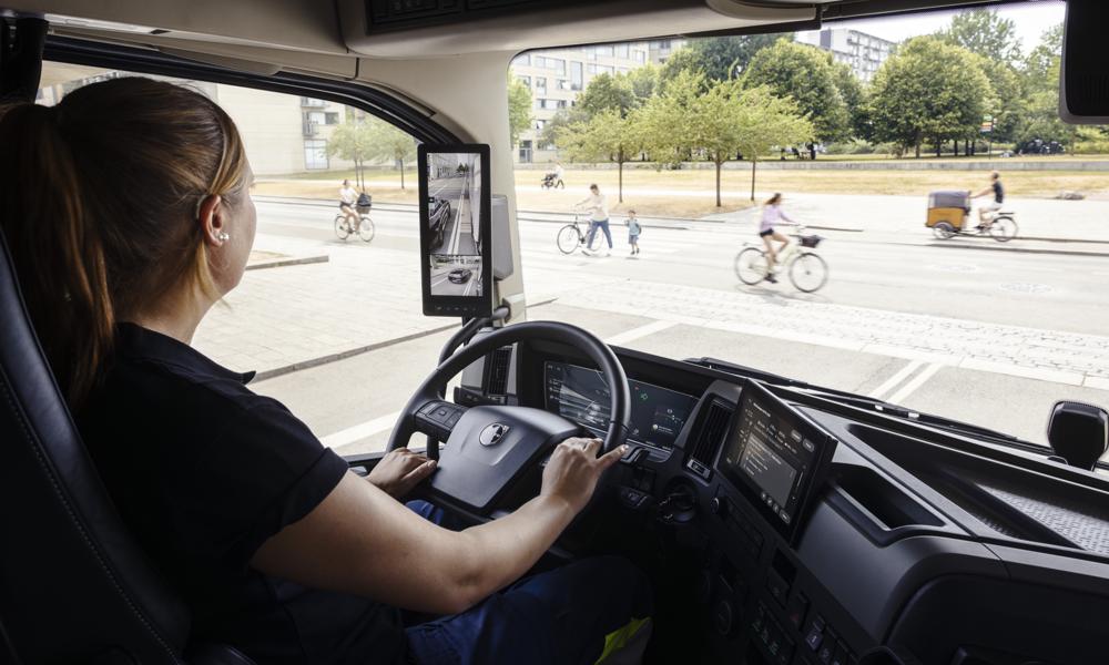 Volvo lancerer Aktiv Sideassistent på alle FH-, FM- og FMX-serier. Volvo lancerer Aktiv Sideassistent på alle FH-, FM- og FMX-serier.