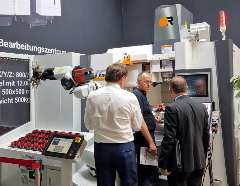 Victor Taichung demonstrerte ubemannet produksjon i samarbeid med Robojob. Victor Taichung demonstrerte ubemannet produksjon i samarbeid med Robojob.