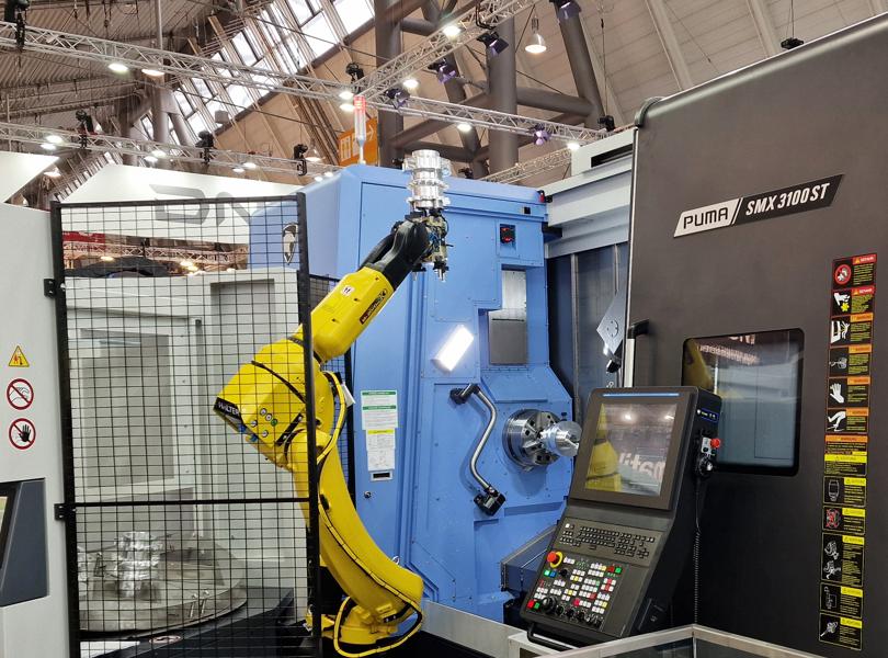 DN Solutions presenterte Universal Premium 35 det de kaller «Plug & Play»-robotcelle med paletter for fleksibel logistikk inn og ut av DN-maskinene. DN Solutions presenterte Universal Premium 35 det de kaller «Plug & Play»-robotcelle med paletter for fleksibel logistikk inn og ut av DN-maskinene.