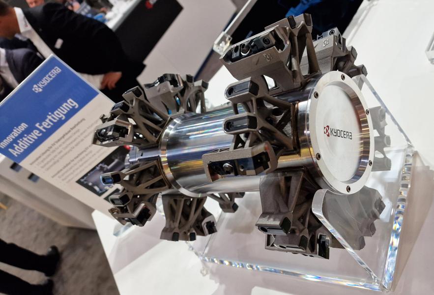Kyocera viste hvordan de benytter additiv produksjon til utvikling av nye produkter. Kyocera viste hvordan de benytter additiv produksjon til utvikling av nye produkter.