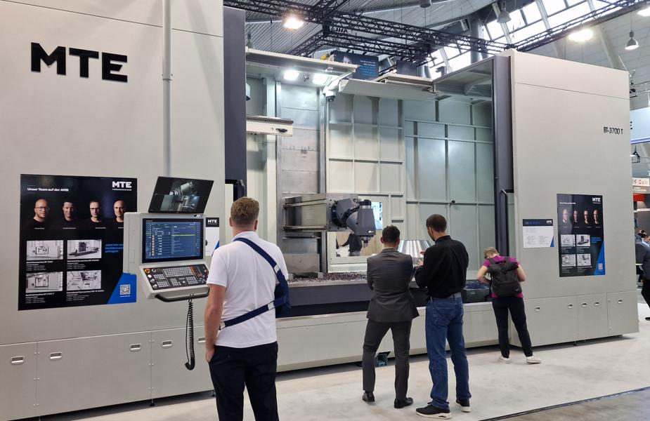 MTE gjorde seg bemerket med blant annet den store bedfresemaskinen BT-3700 T. MTE gjorde seg bemerket med blant annet den store bedfresemaskinen BT-3700 T.