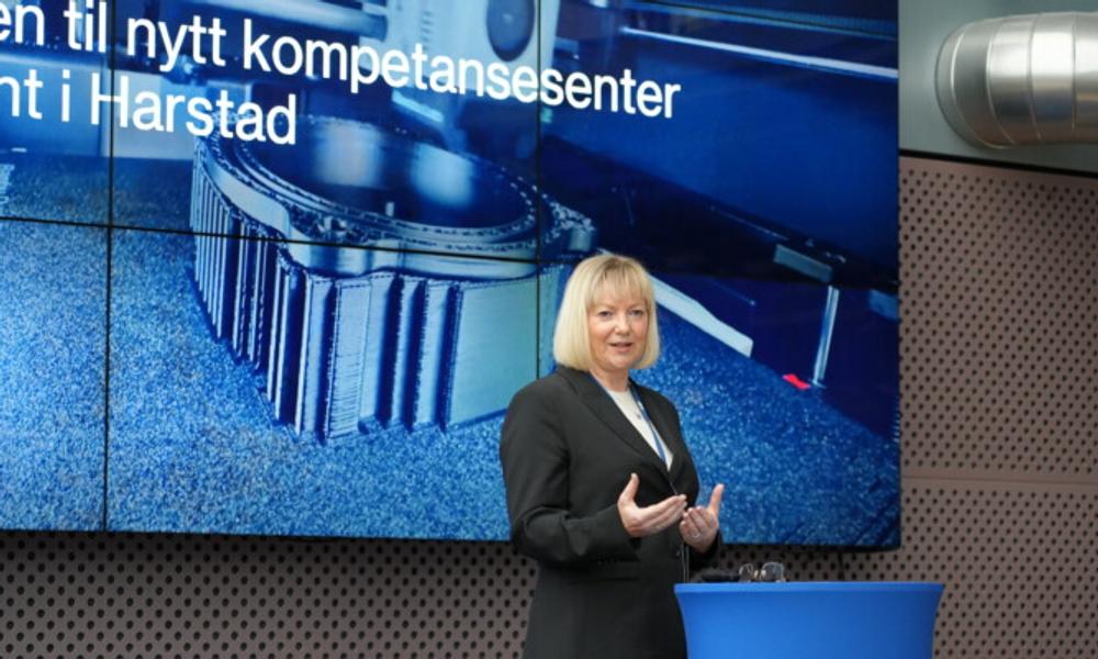 Marianne Stavland Davenport, EVP for Maintenance & Modifications i Aibel, fremhever AM-senterets rolle i å drive innovasjon og skape nye ingeniørarbeidsplasser i Nord-Norge. Marianne Stavland Davenport, EVP for Maintenance & Modifications i Aibel, fremhever AM-senterets rolle i å drive innovasjon og skape nye ingeniørarbeidsplasser i Nord-Norge.