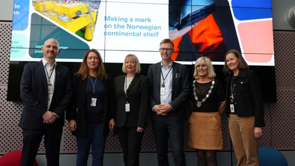 Sentrale samarbeidspartnere fra Aibel, Equinor og lokale tjenestemenn talte ved åpningen av AM-senteret i Harstad. Sentrale samarbeidspartnere fra Aibel, Equinor og lokale tjenestemenn talte ved åpningen av AM-senteret i Harstad.