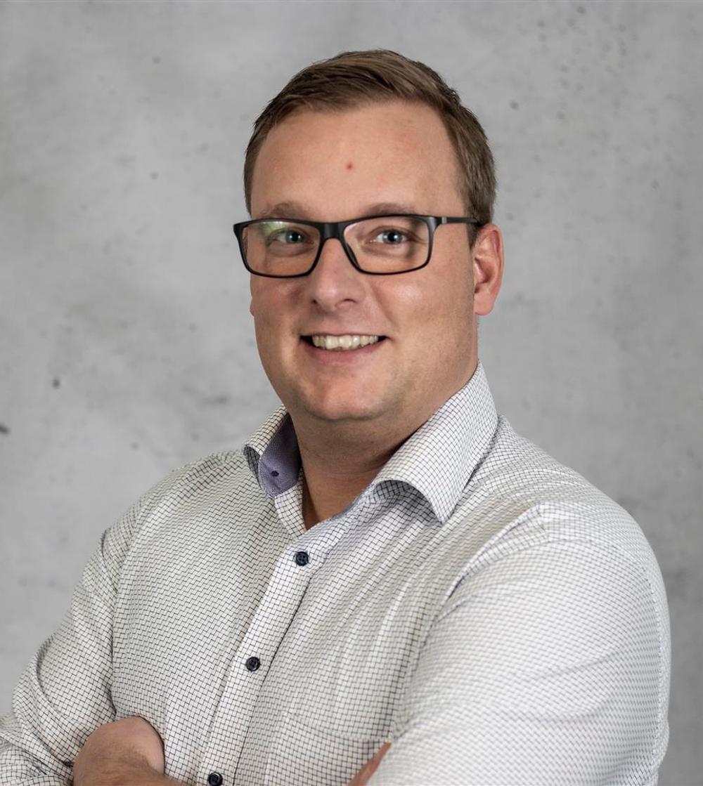 - I modellen er der fokus på, at det er arbejdsmarkedets parter, der definerer virksomhedernes behov, fortæller Martin Dunlap Svane, vicedirektør hos Rybners, om den Job-VEU-model, erhvervsskolen har succes med at arbejde efter. - I modellen er der fokus på, at det er arbejdsmarkedets parter, der definerer virksomhedernes behov, fortæller Martin Dunlap Svane, vicedirektør hos Rybners, om den Job-VEU-model, erhvervsskolen har succes med at arbejde efter.
