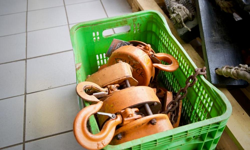 Outlet: Mindre utstyr blir fraktet til Outlet-butikken i Flekkefjord. Outlet: Mindre utstyr blir fraktet til Outlet-butikken i Flekkefjord.
