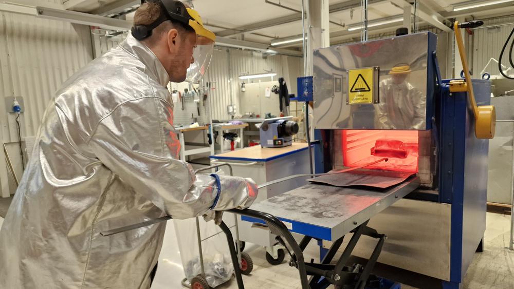 Hos LOBAS utfører man det meste i eget hus, også varmebehandling og herding. Hos LOBAS utfører man det meste i eget hus, også varmebehandling og herding.