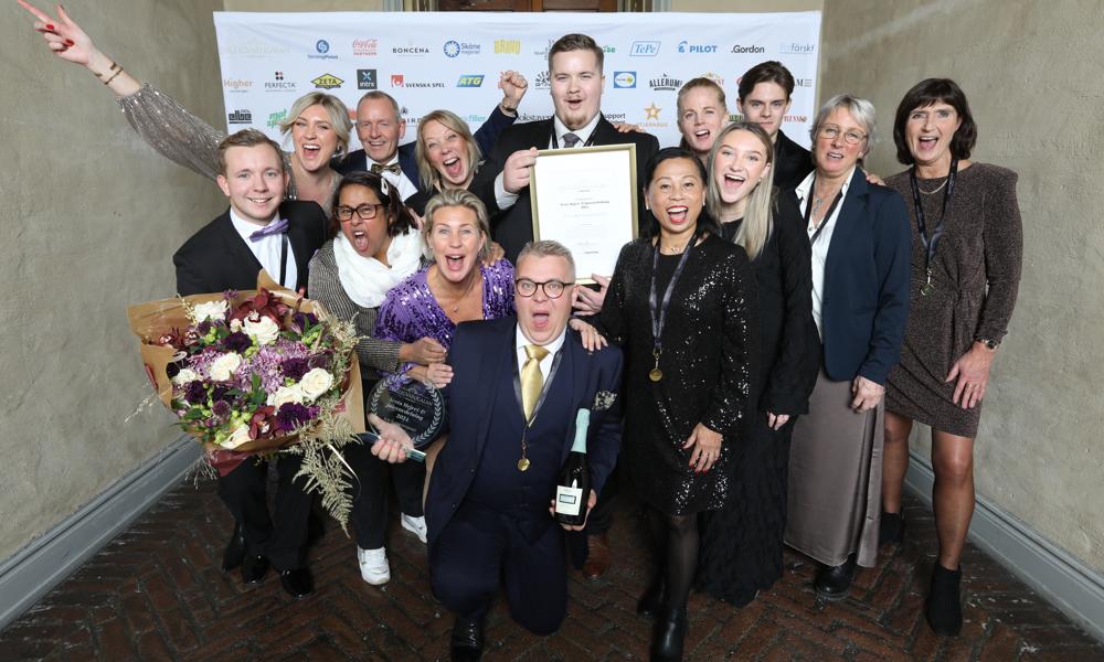 Ica Supermarket Knuten, Nyköping, tog hem två priser under kvällen. Här för Årets juice- och mejeriavdelning. Ica Supermarket Knuten, Nyköping, tog hem två priser under kvällen. Här för Årets juice- och mejeriavdelning.