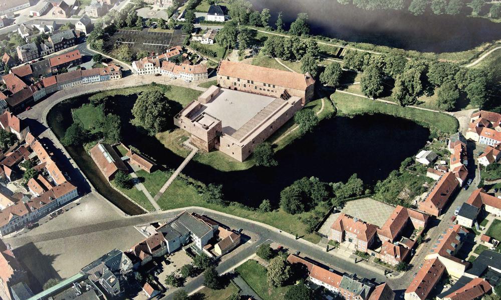 200 stรฅlpรฆle bankes i jorden ved stort anlagt slotsrenovering