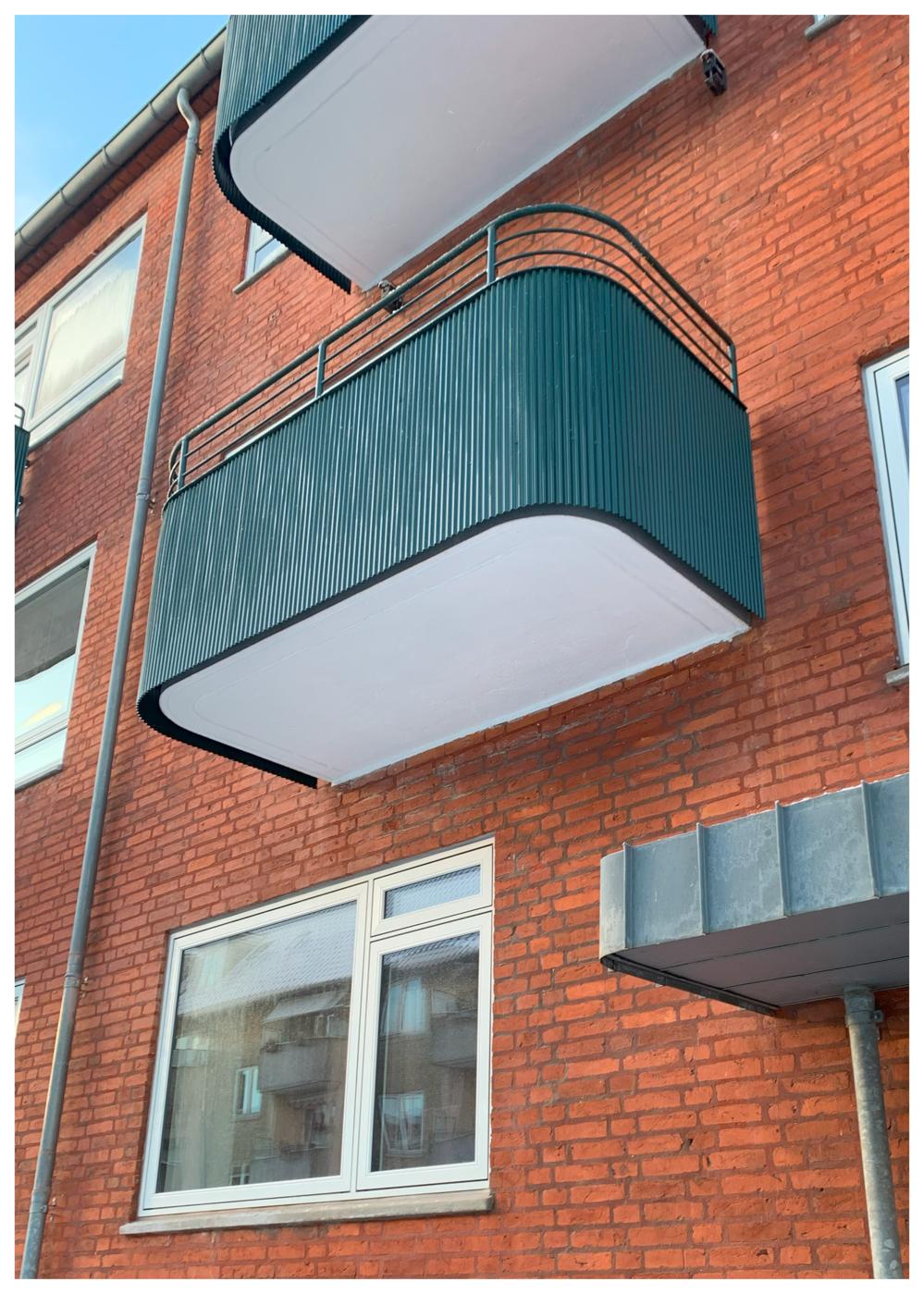 En renovering af altaner kan gøres mere bæredygtig ved at bevare så meget som muligt – og evt. udvide den enkelte altan, som sbs rådgivning a/s har gjort her. En renovering af altaner kan gøres mere bæredygtig ved at bevare så meget som muligt – og evt. udvide den enkelte altan, som sbs rådgivning a/s har gjort her.