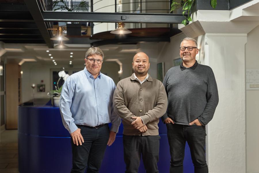 Tre ud af fire ejere i PH Montage: Lasse Buhl Jørgensen, Apichat Bonde og Kasper Kristiansen. Tre ud af fire ejere i PH Montage: Lasse Buhl Jørgensen, Apichat Bonde og Kasper Kristiansen.