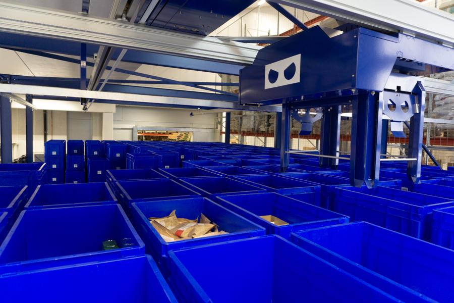 Blue Robot har ifølge selskapet selv utviklet verdens smarteste kubelagring, med sømløs integrasjon mot eksterne logistikk- og produksjonssystemer. Blue Robot har ifølge selskapet selv utviklet verdens smarteste kubelagring, med sømløs integrasjon mot eksterne logistikk- og produksjonssystemer.