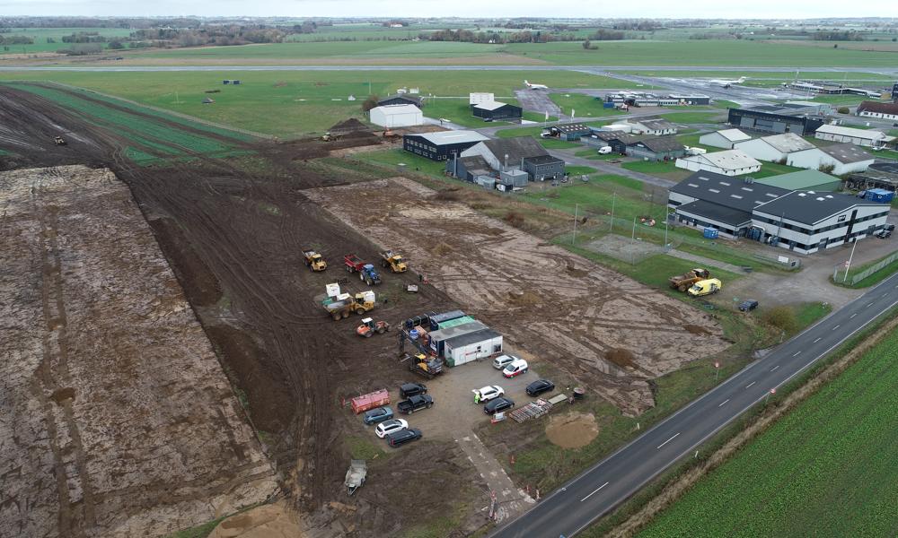 Lufthavnen i Odense, HCA Airport, udvider sit areal med cirka fire hektar for at give plads til flere firmaer i en erhvervspark. Lufthavnen i Odense, HCA Airport, udvider sit areal med cirka fire hektar for at give plads til flere firmaer i en erhvervspark.