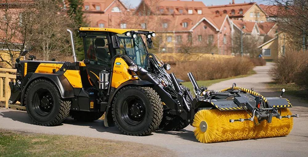 Wille 675 er maskinen som Lasse Aalberg tror han har solgt mest av. - Den er kompakt, oversiktlig og en fantastisk maskin som passer godt til borettslag og kommuner, sier Aalberg. Wille 675 er maskinen som Lasse Aalberg tror han har solgt mest av. - Den er kompakt, oversiktlig og en fantastisk maskin som passer godt til borettslag og kommuner, sier Aalberg.