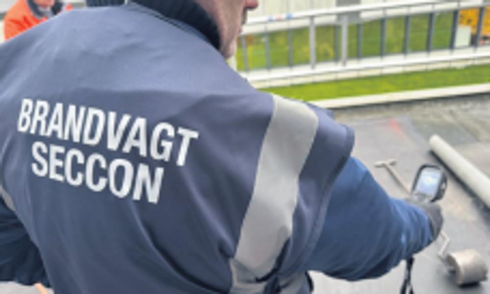 Termiske kameraer kan se varme, der gemmer sig under tag eller bag gipsplader, hvor det blotte øje ikke kan se faren. På den måde kan SECCON identificere brandrisici tidligt og sikre, at området er helt sikkert. Foto: Seccon Termiske kameraer kan se varme, der gemmer sig under tag eller bag gipsplader, hvor det blotte øje ikke kan se faren. På den måde kan SECCON identificere brandrisici tidligt og sikre, at området er helt sikkert. Foto: Seccon