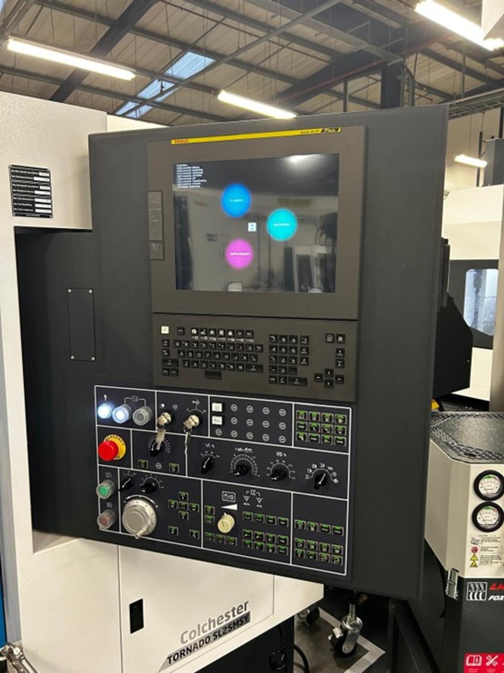Tornado SL25 MSY dreiesenter her med Fanuc 0i-TF Plus kontroll med Manual Guide. Kan også leveres med Siemens 828D. Tornado SL25 MSY dreiesenter her med Fanuc 0i-TF Plus kontroll med Manual Guide. Kan også leveres med Siemens 828D.