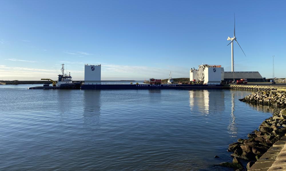 Siemens Gamesa vil ikke oplyse, hvor meget hver del vejer. Men en nacelle til en vindmølle vejer typisk omkring 700 ton. Siemens Gamesa vil ikke oplyse, hvor meget hver del vejer. Men en nacelle til en vindmølle vejer typisk omkring 700 ton.