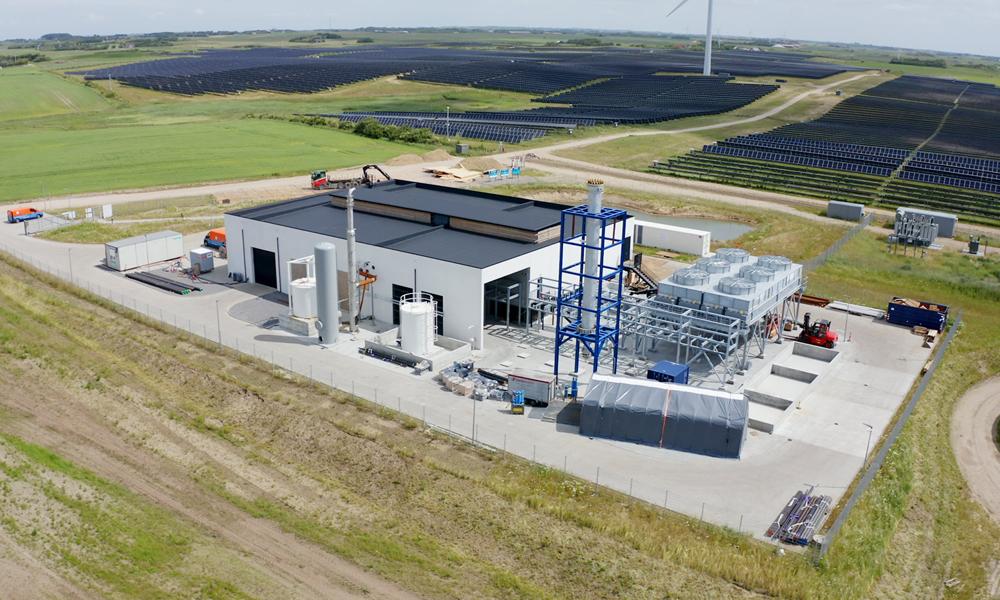 The previously EUDP-supported dynamic ammonia plant REDDAP will now supply the fuel in a new EUDP project that aims to develop a 100% ammonia-driven engine for the shipping industry. The previously EUDP-supported dynamic ammonia plant REDDAP will now supply the fuel in a new EUDP project that aims to develop a 100% ammonia-driven engine for the shipping industry.