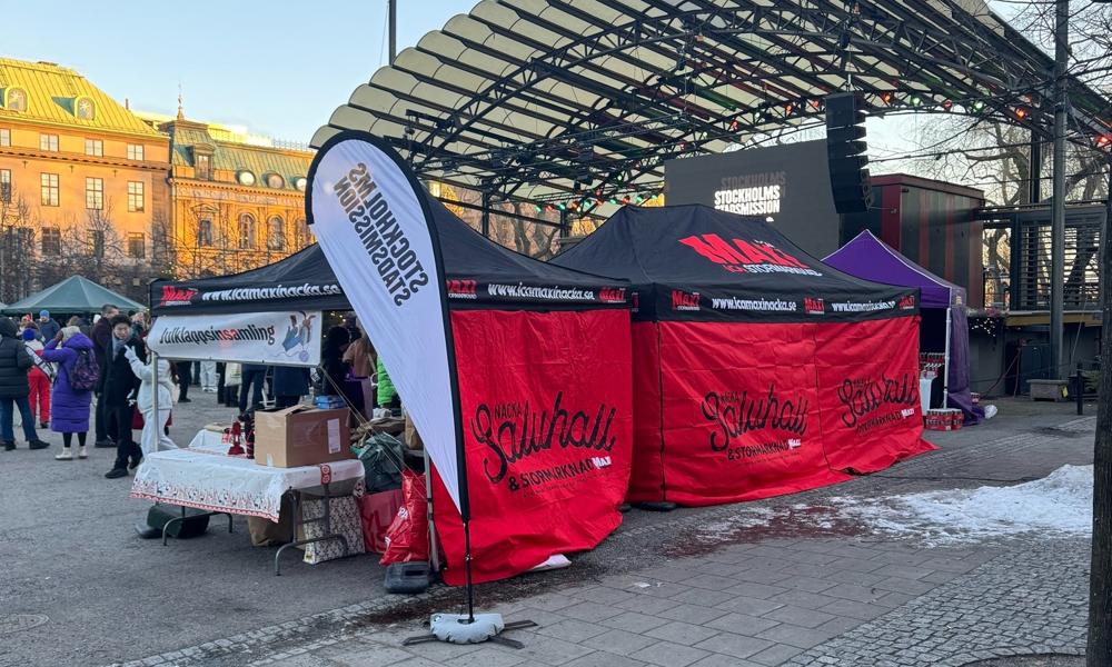 Emma Nilsson, handlare på Ica Maxi Nacka, hjälper till under julen. Emma Nilsson, handlare på Ica Maxi Nacka, hjälper till under julen.