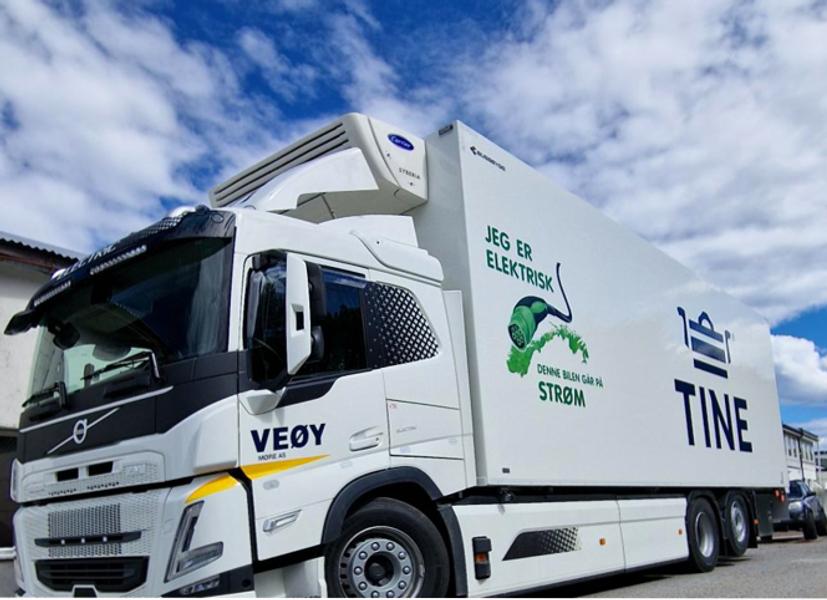 Volvo FM 6x2, 2024-modell. Denne går på en regional rute med bil og henger for Tine. Veøy Møre har flere tilsvarende biler av denne typen, som går for andre kunder. Volvo FM 6x2, 2024-modell. Denne går på en regional rute med bil og henger for Tine. Veøy Møre har flere tilsvarende biler av denne typen, som går for andre kunder.
