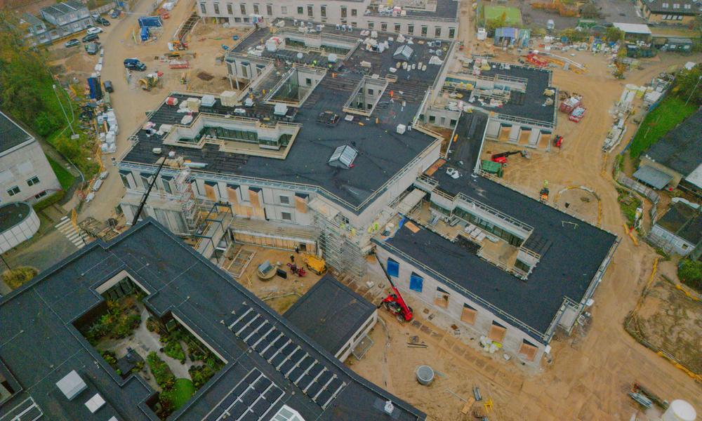 Psykiatrisk Center København moderniserer rammerne om 200 sengepladser for at imødekomme det øgede behov. Der er særligt fokus på patientsikkerhed, og derfor har man indgået et samarbejde med Unidrain for at sikre specialtilpassede afløbsløsninger til patientværelserne. Psykiatrisk Center København moderniserer rammerne om 200 sengepladser for at imødekomme det øgede behov. Der er særligt fokus på patientsikkerhed, og derfor har man indgået et samarbejde med Unidrain for at sikre specialtilpassede afløbsløsninger til patientværelserne.