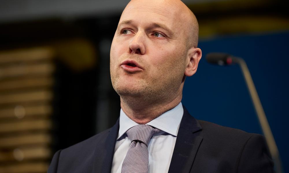 - Med helhedsplanen får vi skabt rammer, der udnytter og støtter de forcer, som Regionshospitalet Silkeborg allerede har inden for blandt andet planlagt kirurgi og sammedagsudredninger, udtaler regionsrådsformand i Region Midtjylland, Anders Kühnau. - Med helhedsplanen får vi skabt rammer, der udnytter og støtter de forcer, som Regionshospitalet Silkeborg allerede har inden for blandt andet planlagt kirurgi og sammedagsudredninger, udtaler regionsrådsformand i Region Midtjylland, Anders Kühnau.