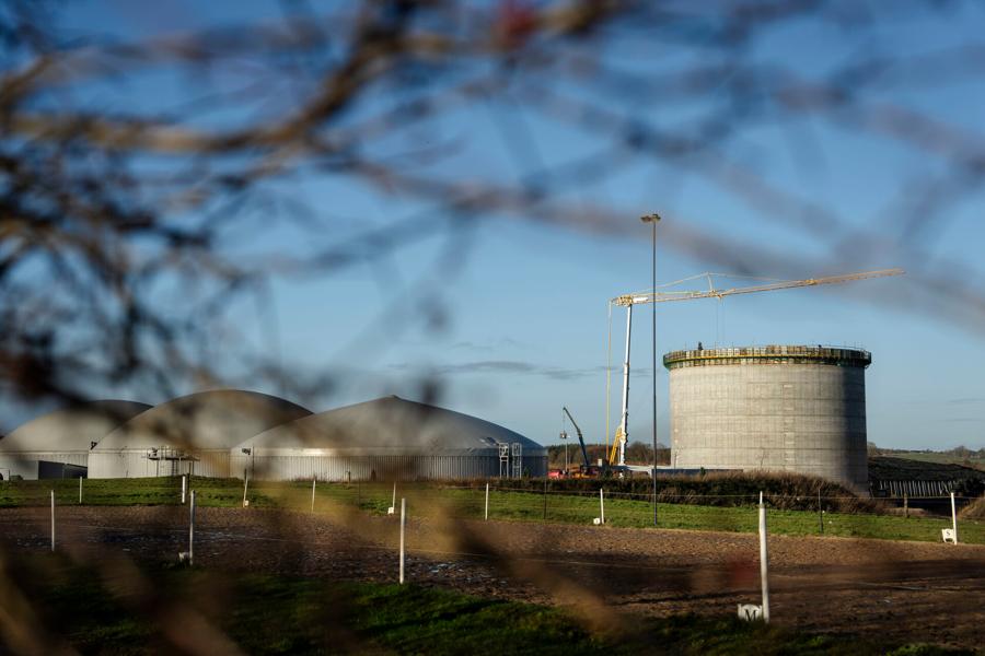 Flemløse Biogasanlæg ved Glamsbjerg på Fyn. Den 26. november 2024 styrtede en silo på anlægget sammen. tre blev dræbt, og seks blev såret. Flemløse Biogasanlæg ved Glamsbjerg på Fyn. Den 26. november 2024 styrtede en silo på anlægget sammen. tre blev dræbt, og seks blev såret.